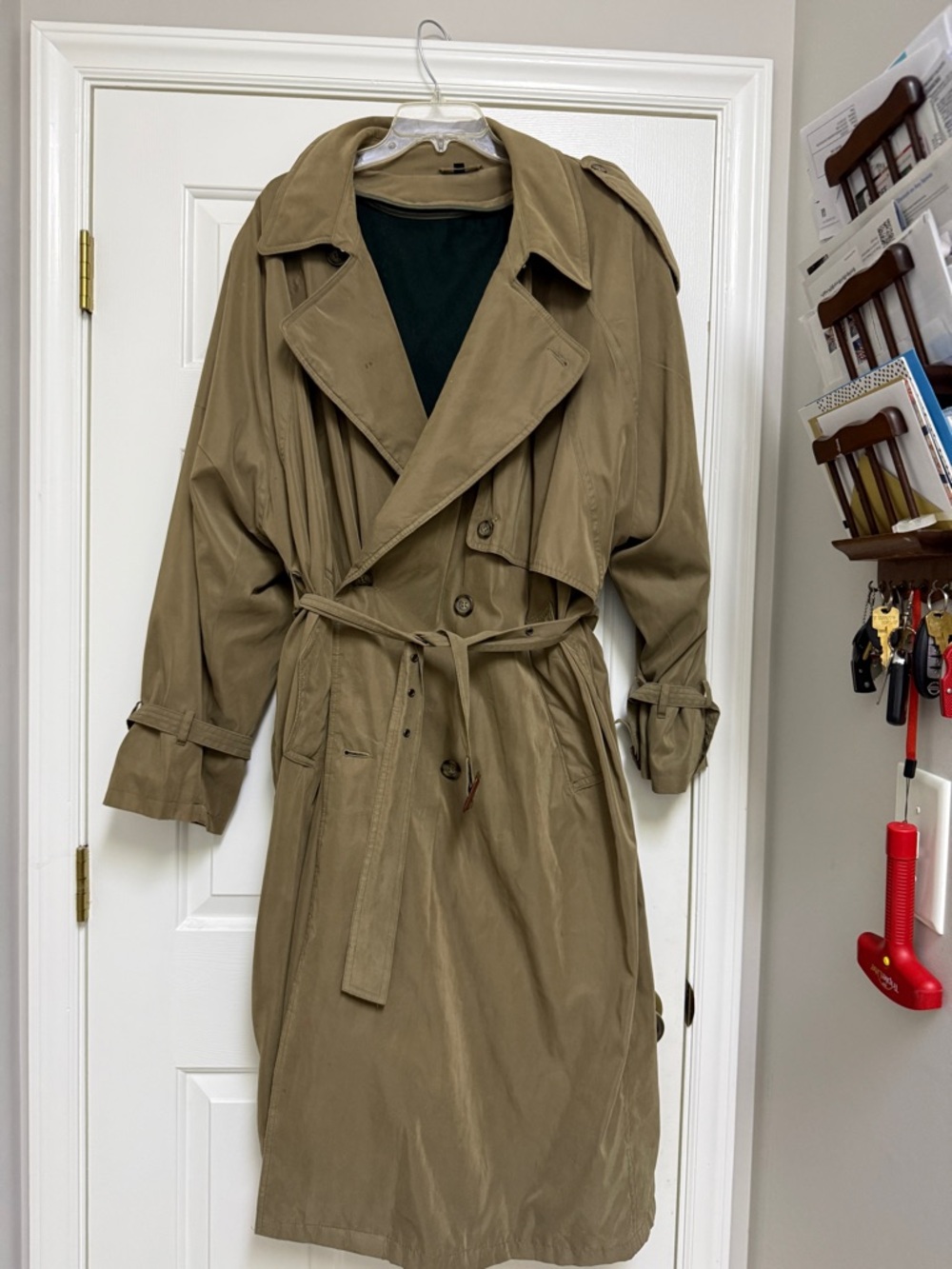 Mens Classic Khaki Trench Coat - Long Belted Style
Dry clean only
Zip in lining
